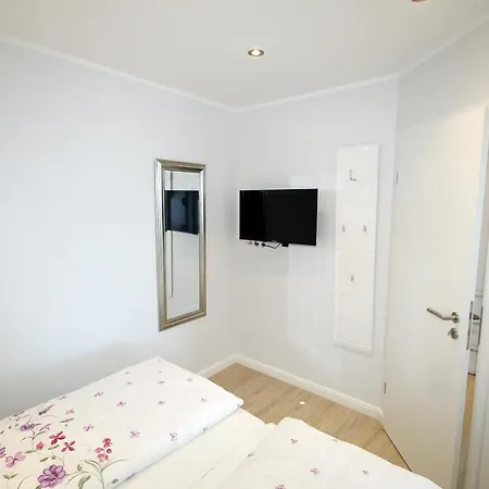 H10-011 * Heiligenhafen